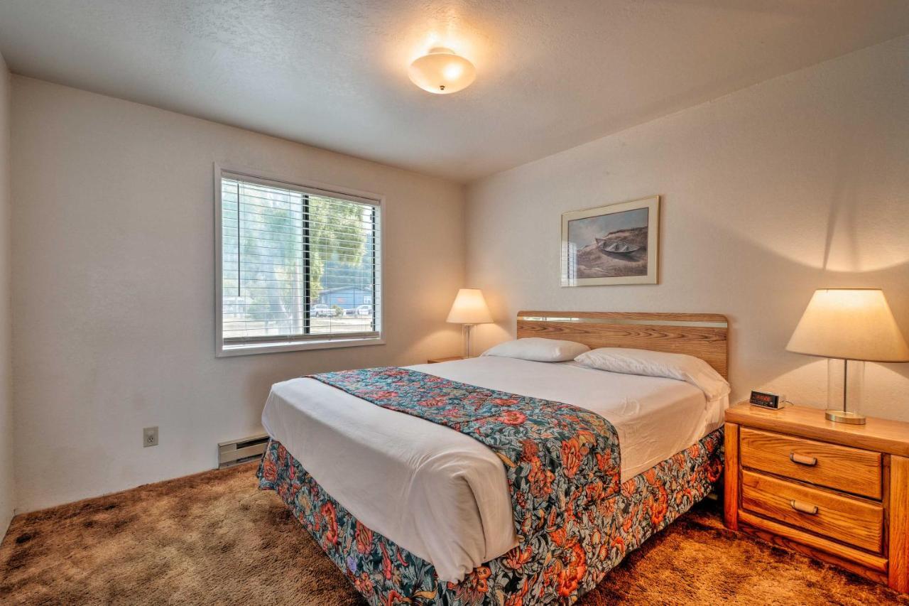 Smith River Vintage Cabin Oceanfront Deck And Views Bagian luar foto